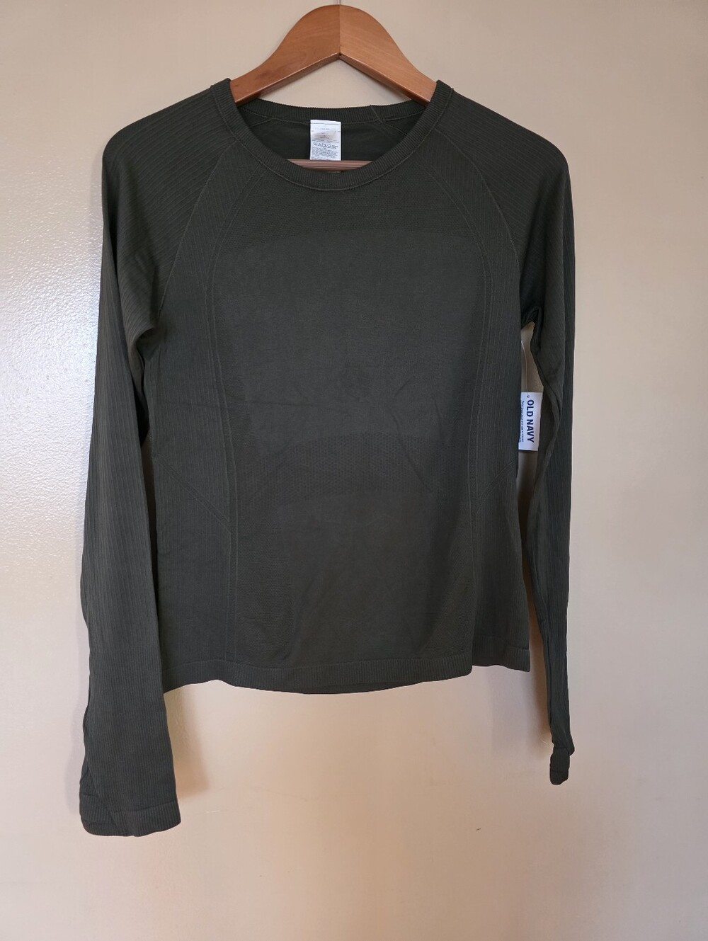 Old Navy Active Fluid Seamless Fitted Top L Olive Green Athleisure Gorpcore Yoga - Picture 2 of 9